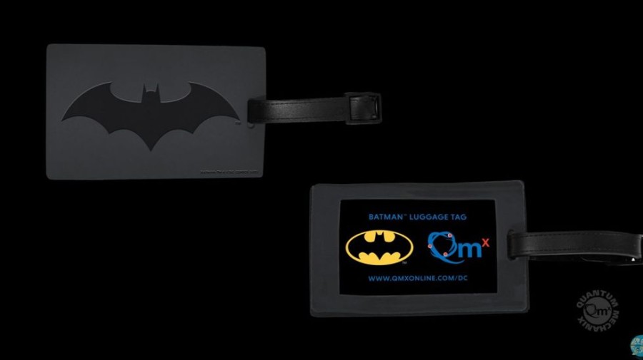 Shop Quantum Mechanix Schlusselanhanger | Dc Comics - Batman Logo Kofferanhanger - Sdcc Exclusive: Quantum Mechanix