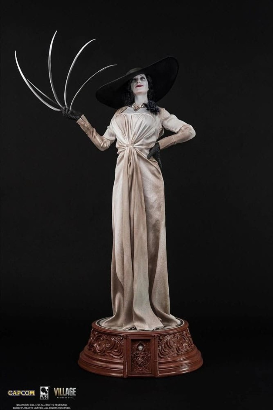 Shop Pure Arts Giant Size Figuren | Resident Evil Village - Lady Dimitrescu Statue: Pure Arts